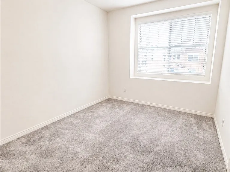 16570 Wyndham Ln — Photo 11