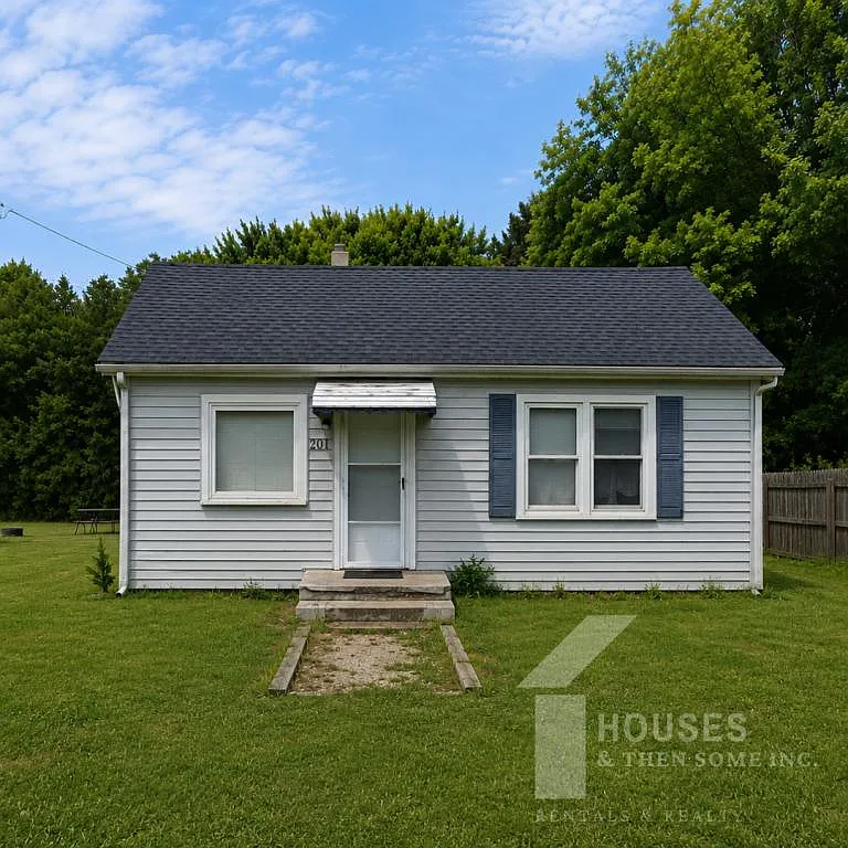 201 Mackenzie Dr — Photo 1