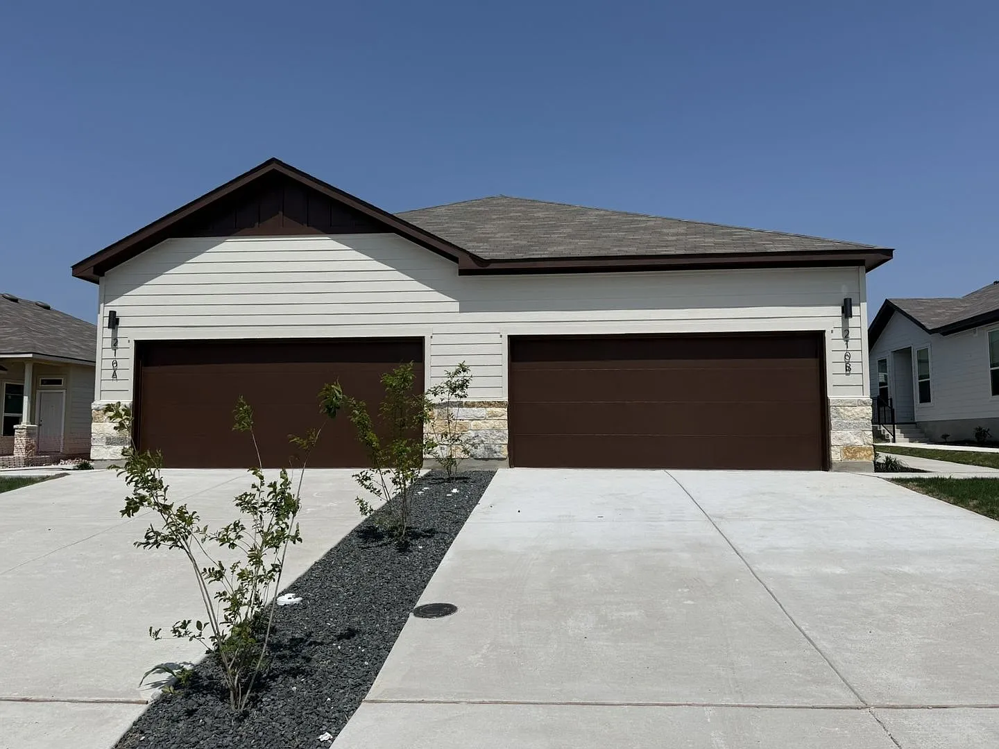 Luxury Duplex Available Today — Photo 4