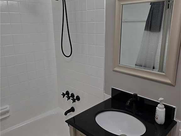 4th image of 12520 Edgewater Dr APT 510