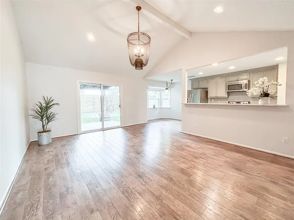 3123 Lazy Spring Dr, Houston, TX 77080
