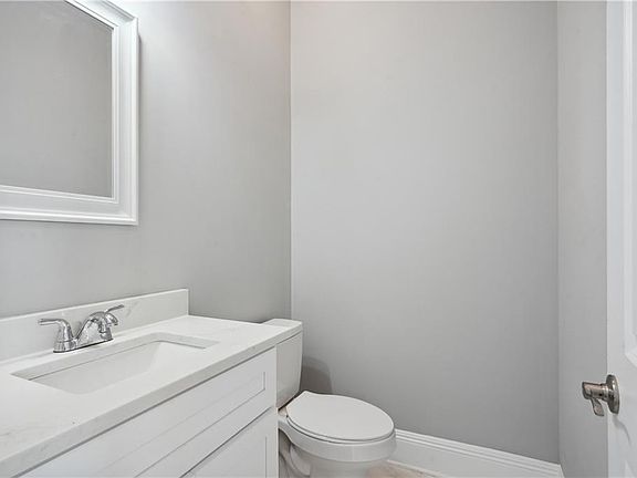 3rd image of 5001 Prentiss St