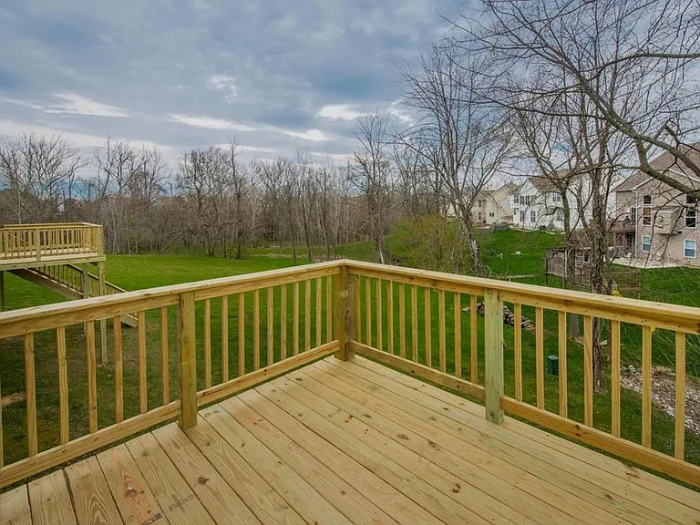 2323 Charoe St — Photo 33