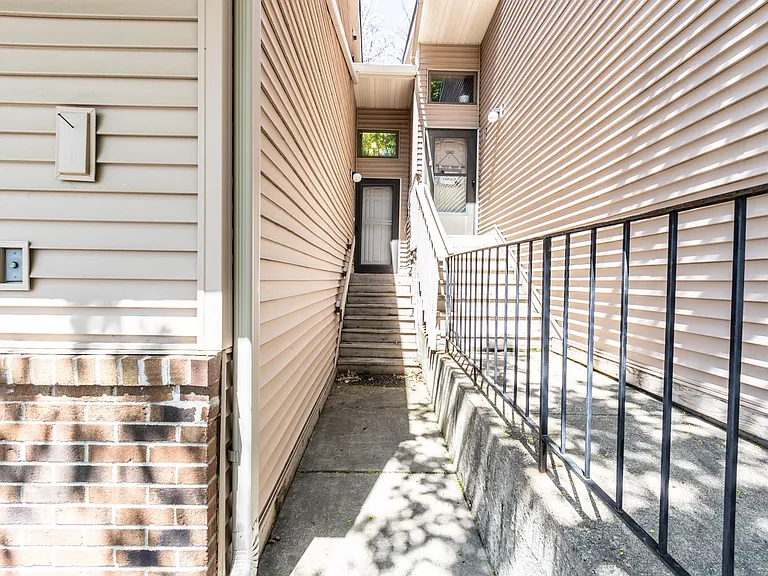 2359 Springside Dr E — Photo 9
