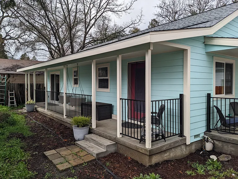 558 N School St #A — Photo 3