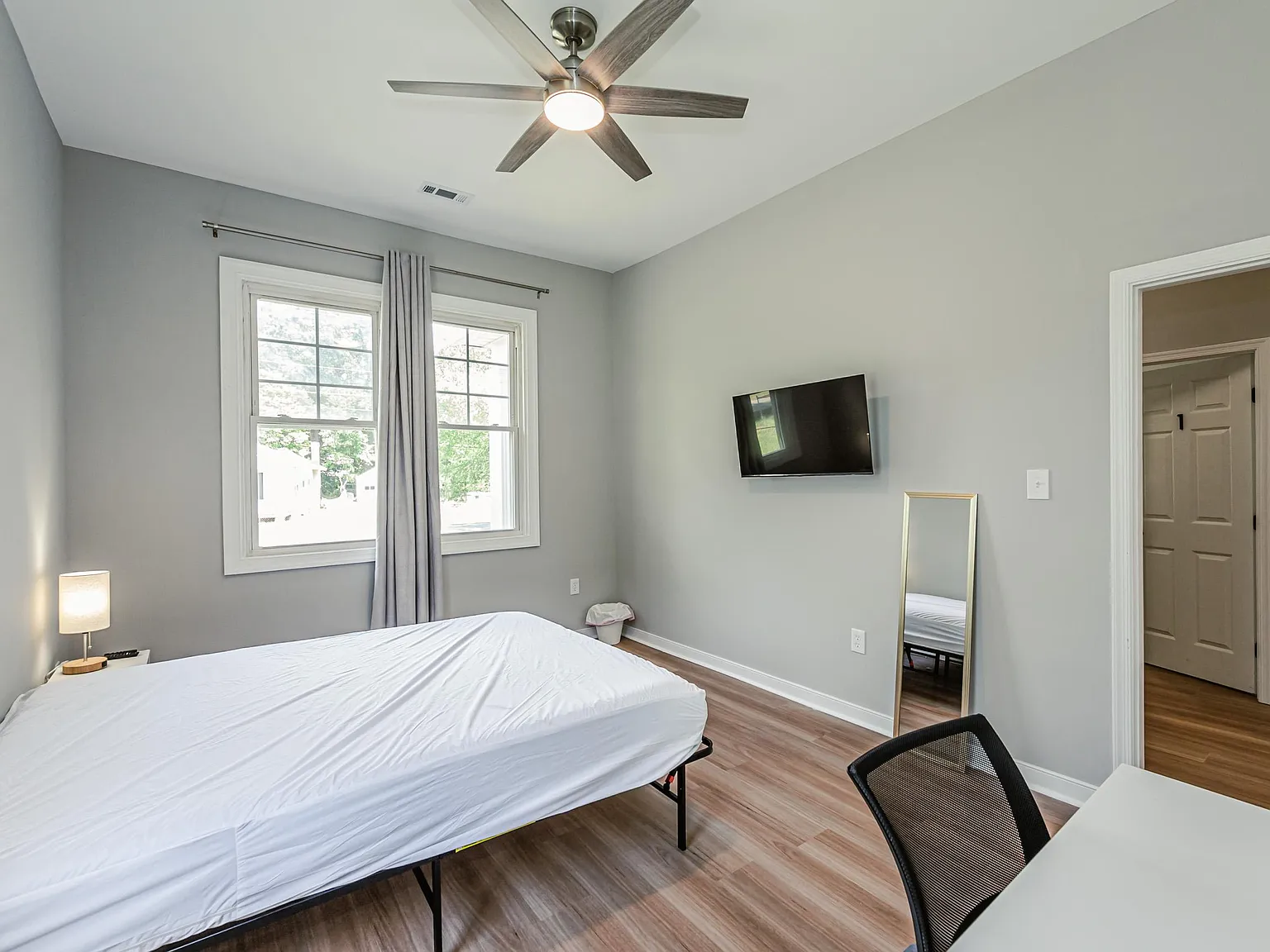 4 bed, 3.0 bath, 1422 sqft, $1,390 — Photo 2