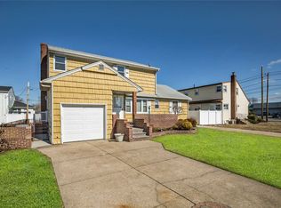 833 Shakespeare Pl, East Meadow, NY 11554