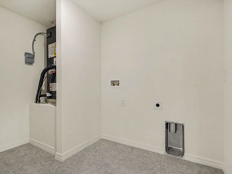 436 Wimpole Ln SW — Photo 15