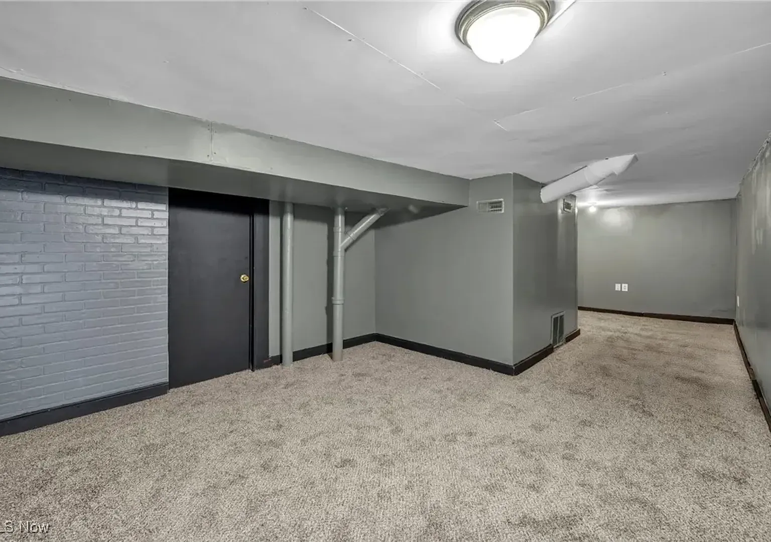 Spacious & Affordable 4-Bedroom Home - Carpet Floors and Pet Friendly — Photo 2