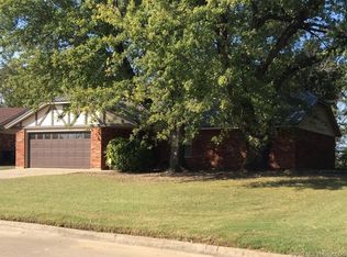 2000 Deer Run Cres, Muskogee, OK 74403