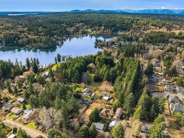 253 Grow Avenue NW, Bainbridge Island, WA 98110