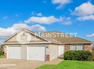 208 Palmer Ct, Pleasant Hill, MO 64080