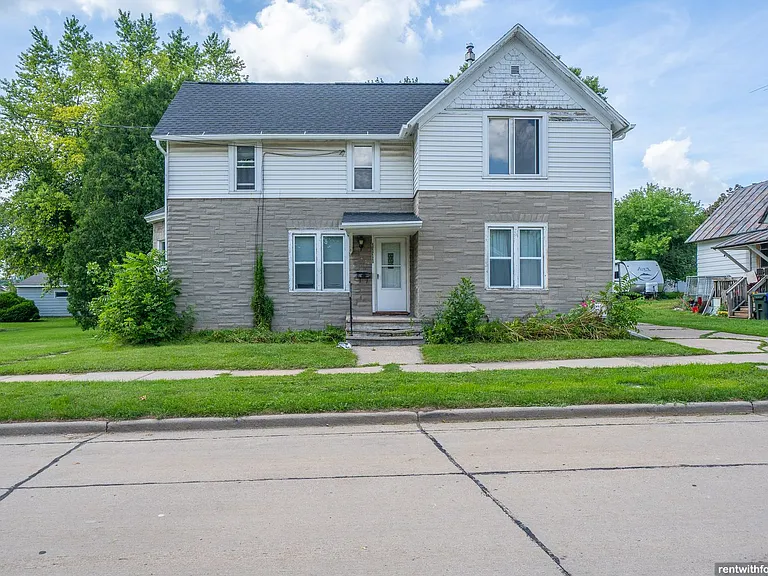 1111 Oviatt St — Photo 2