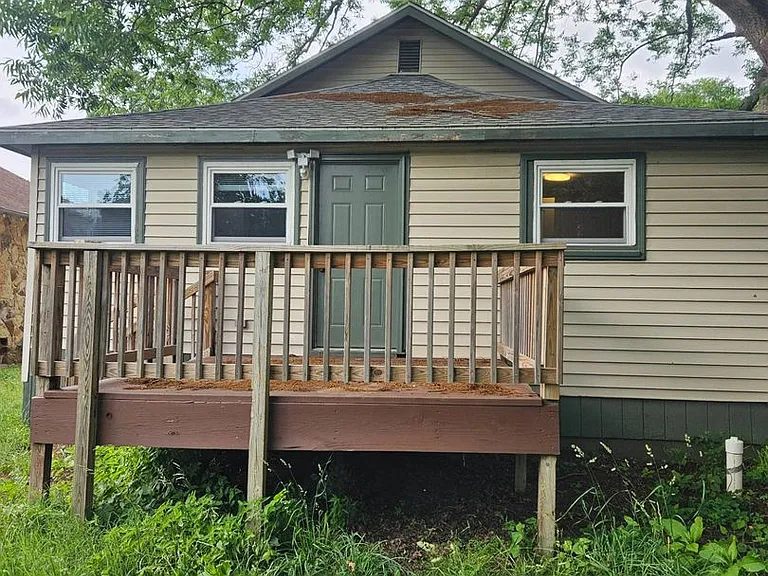 812 W Pershing St — Photo 24