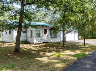 9078 Boelter Lake Dr, Almond, WI 54909