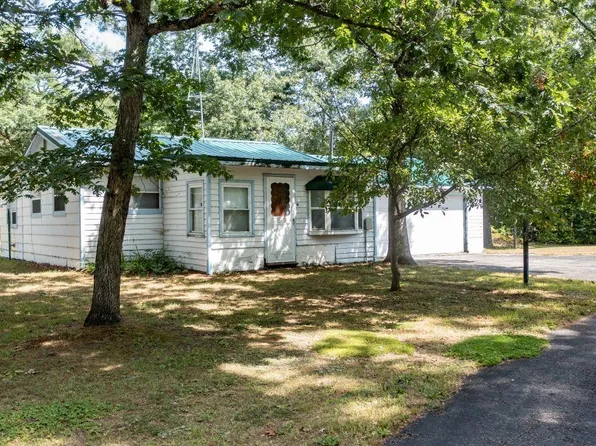 9078 Boelter Lake Dr, Almond, WI 54909