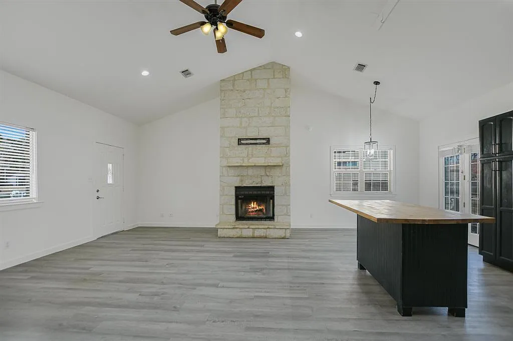 Building Photo - 6 Happy Hollow Ct