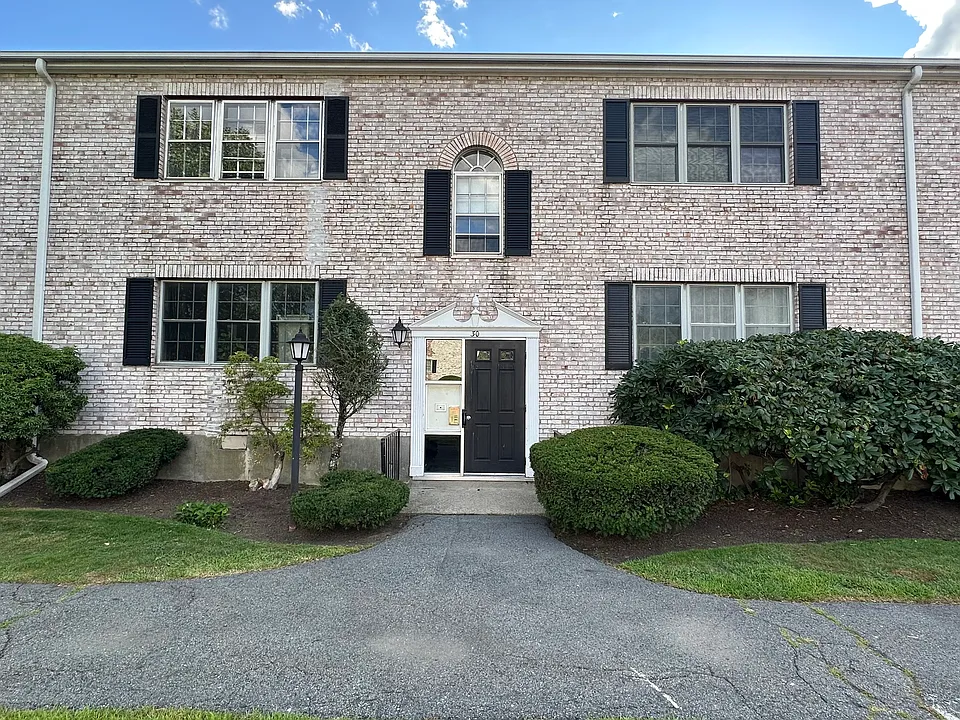 30 Lake Shore Ct #4