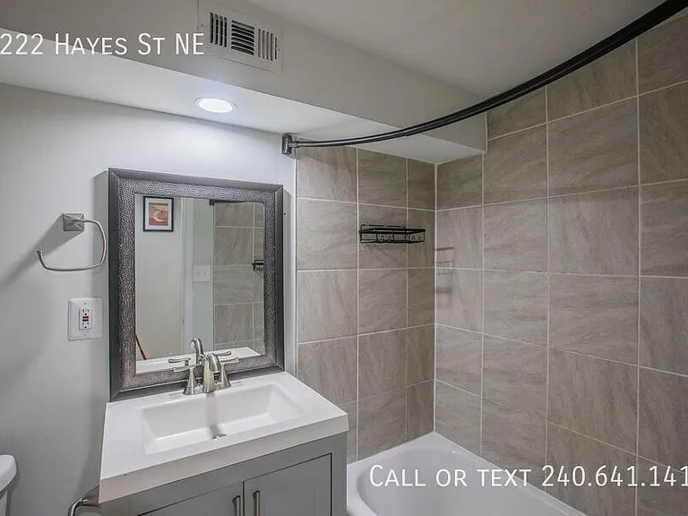 5222 Hayes St NE — Photo 15