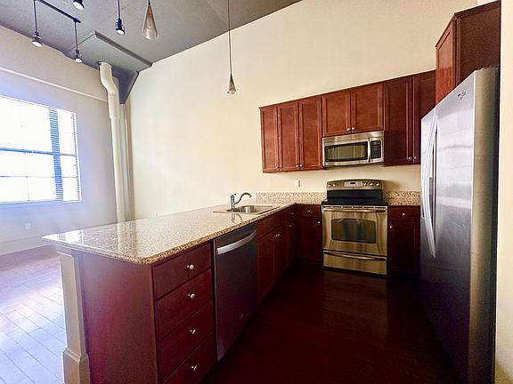 3rd image of 1201 Canal St APT 563