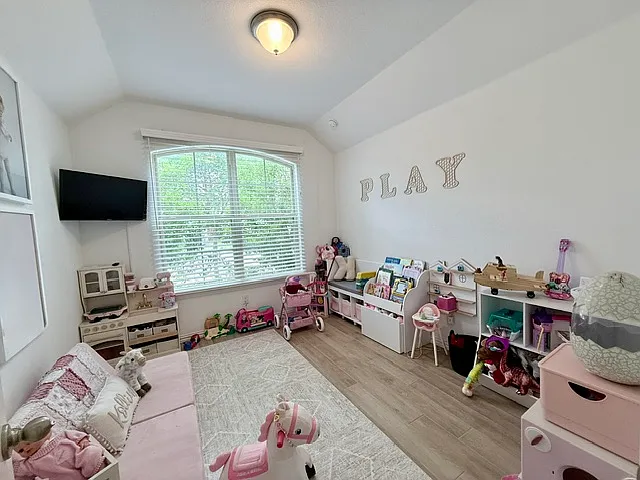 2036 Meliana Dr — Photo 16