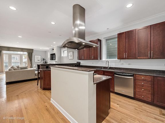 3rd image of 2146 N Rockwell St #1