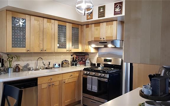 4th image of 56 Brookside Dr W