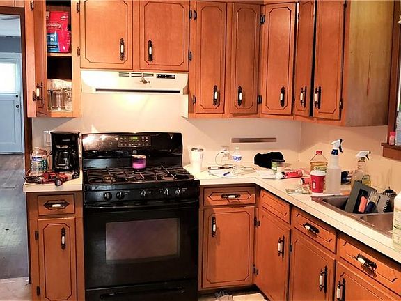 3rd image of 206 Eddy St