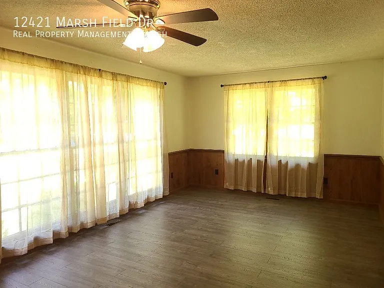 12421 Marsh Field Dr — Photo 9