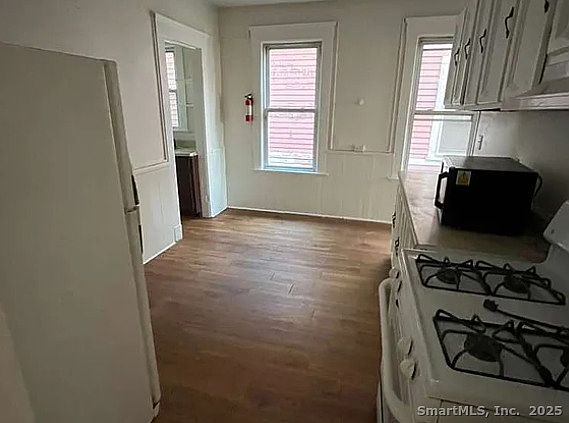 4th image of 15 Carmel St