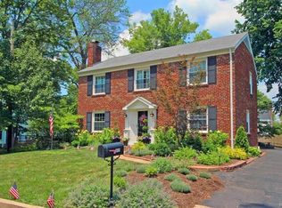 111 Heatherbrook Ln, Saint Louis, MO 63122