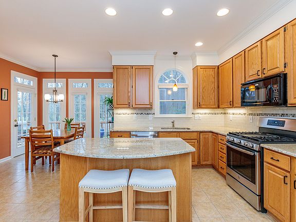 5th image of 103 Stockbridge Pl