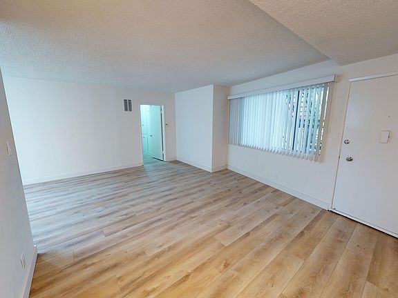 3rd image of 337 N Palm Dr #9