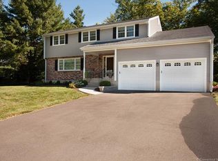 22 Cambridge Dr, Cromwell, CT 06416