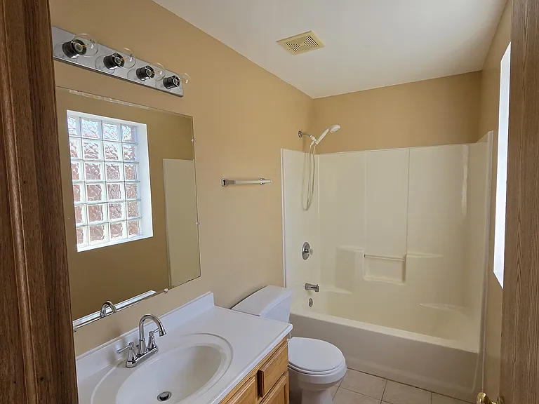 9304 S Paxton Ave #2 — Photo 6