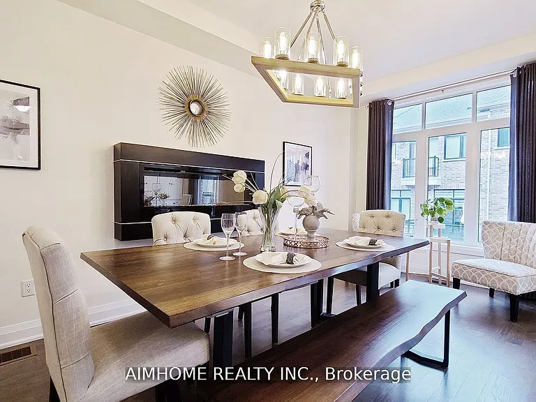 45 Duncombe Ln — Photo 4