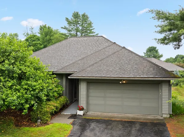 17 Larkspur Lane, Hartford, VT 05001