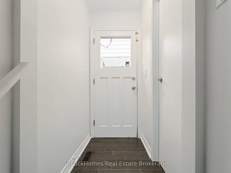 90 Mountainview Rd S — Photo 4