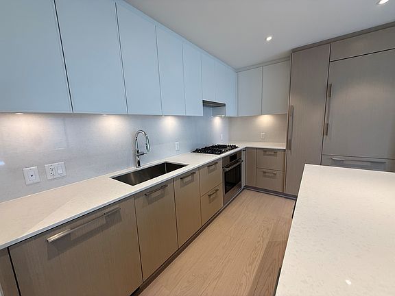 2nd image of 707 W 15th St #707