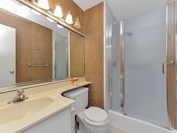 3rd image of 1 Bay Club Dr APT 8R