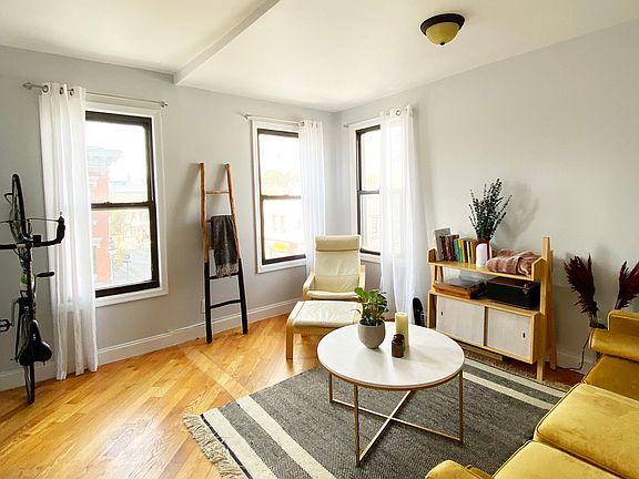 3rd image of 626 Manhattan Ave APT 3F