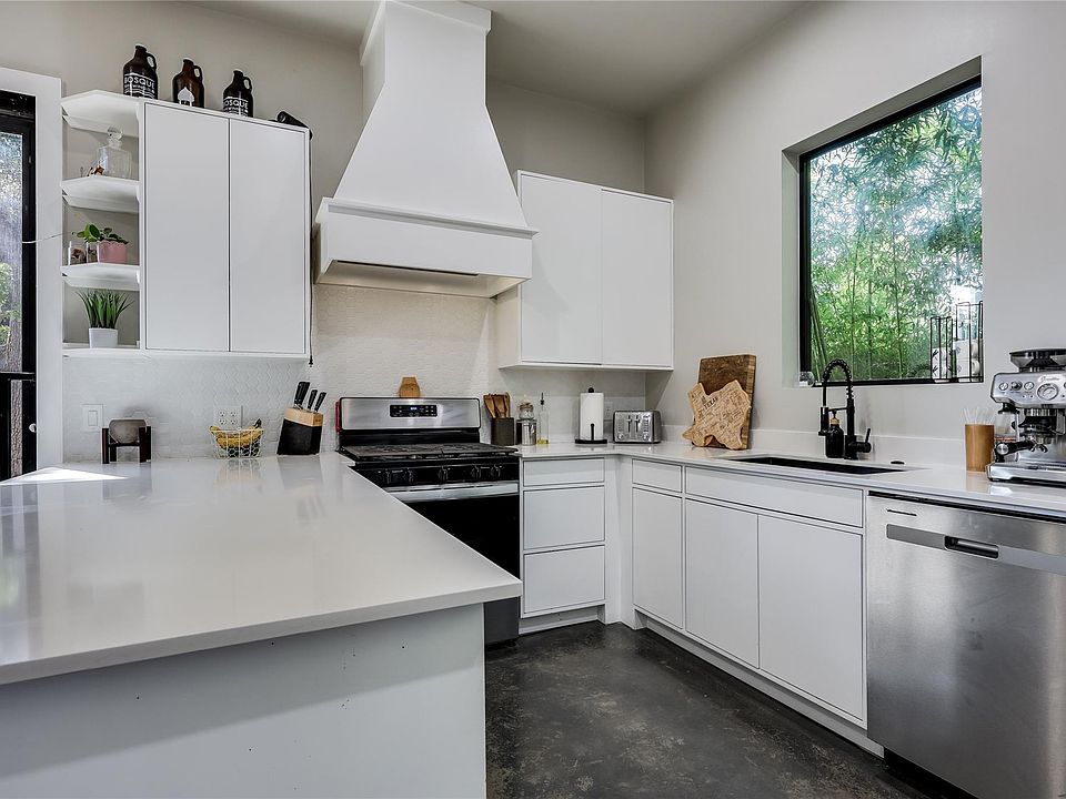 1st image of 706 Valdez St #2