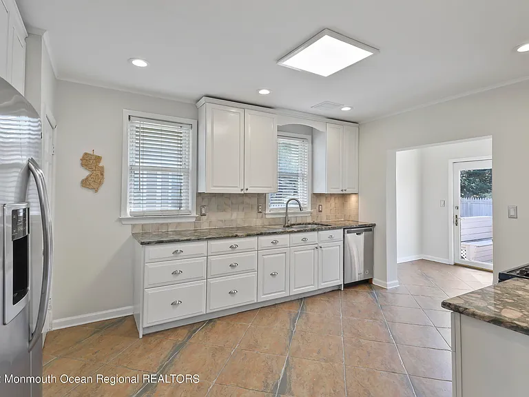 8 Arthur Ave — Photo 12