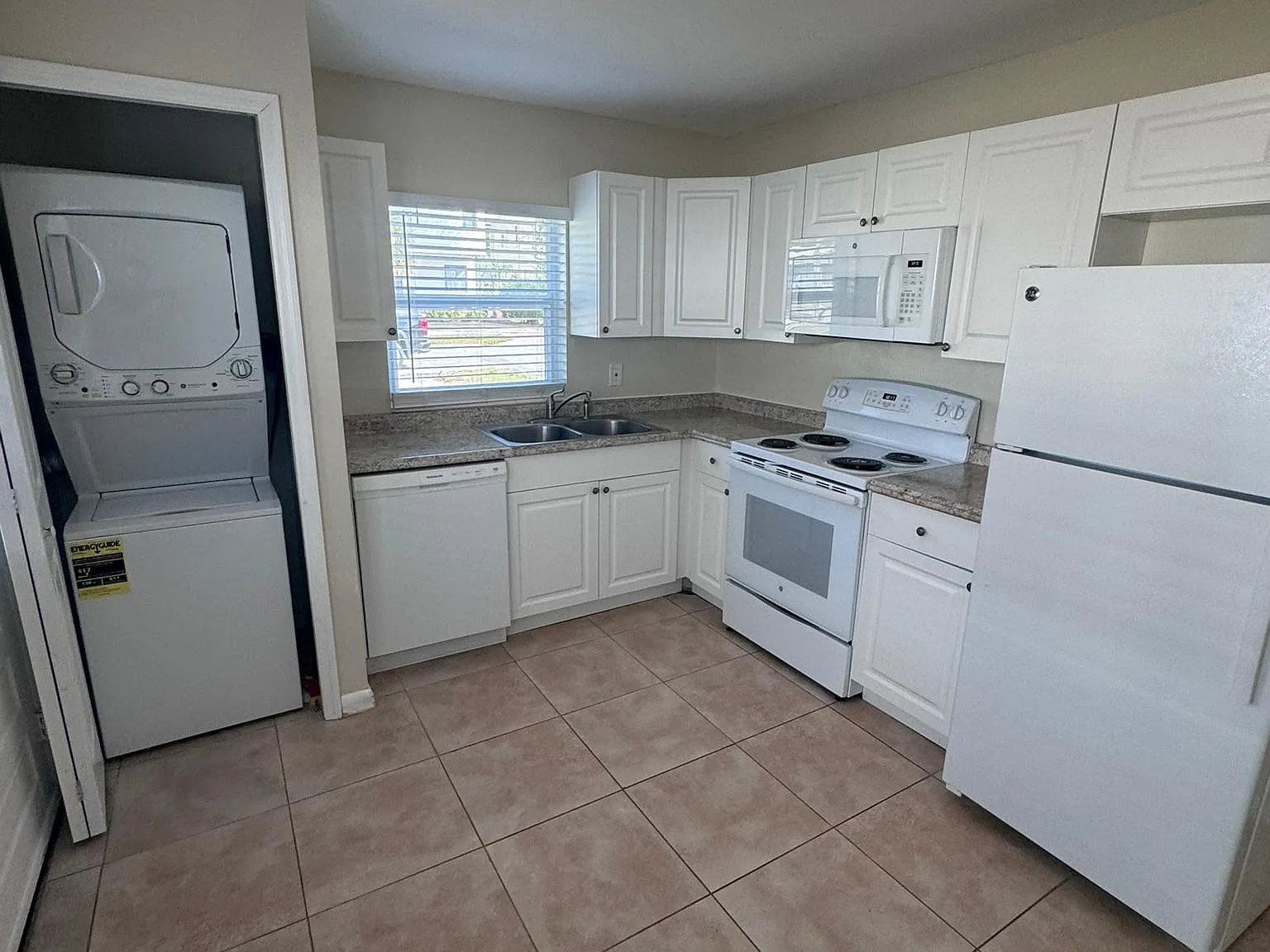 2 bed, 650 sqft, $1,595 — Photo 1