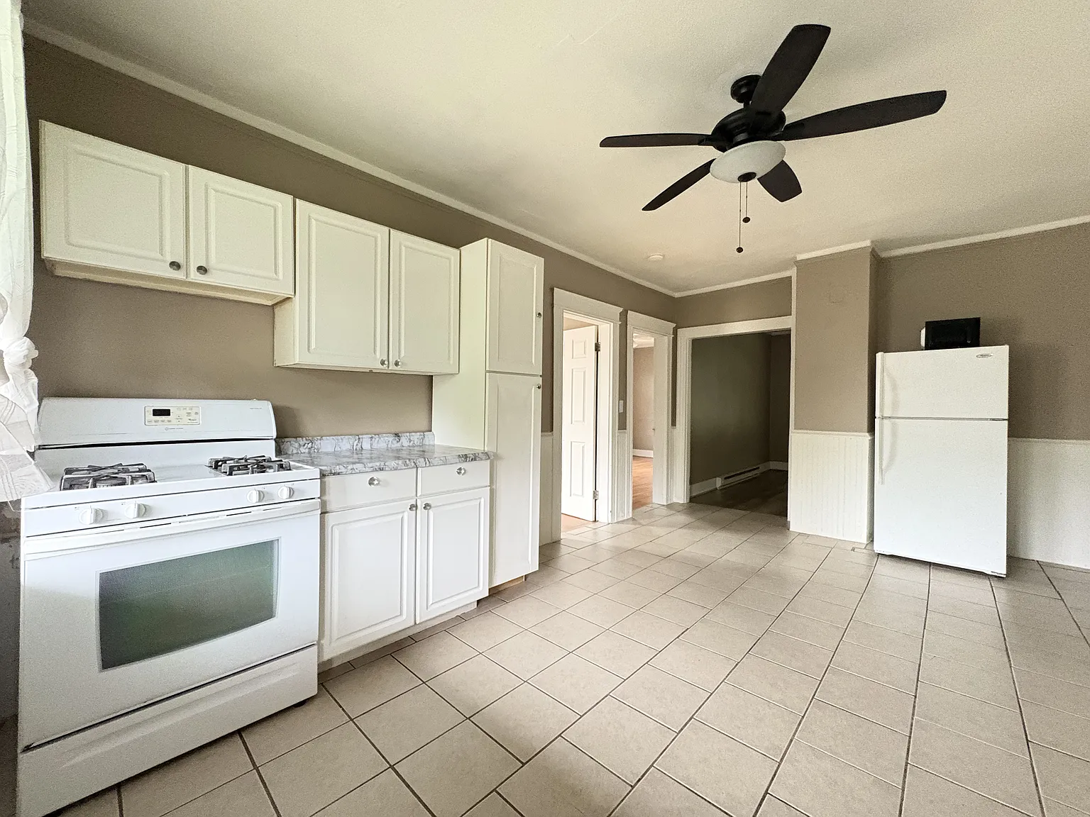 2 bed, 900 sqft, $1,700 — Photo 3