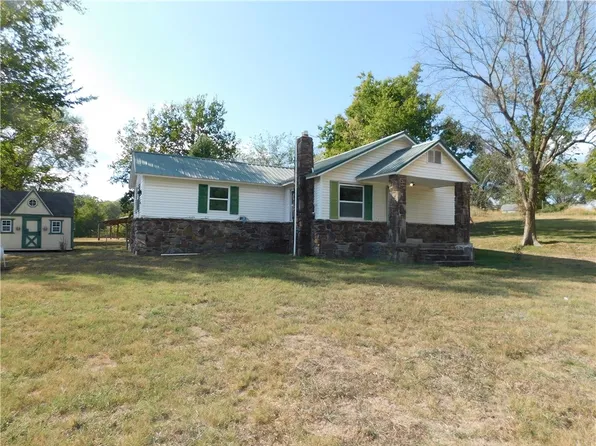 10677 Bredehoeft Rd, Gentry, AR 72734
