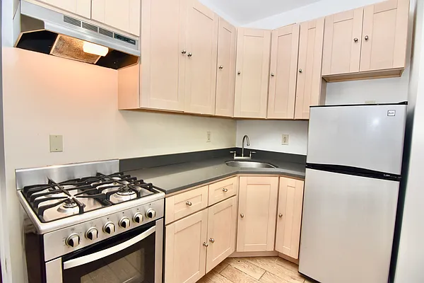 Rented by Bohemia Realty Group | media 10