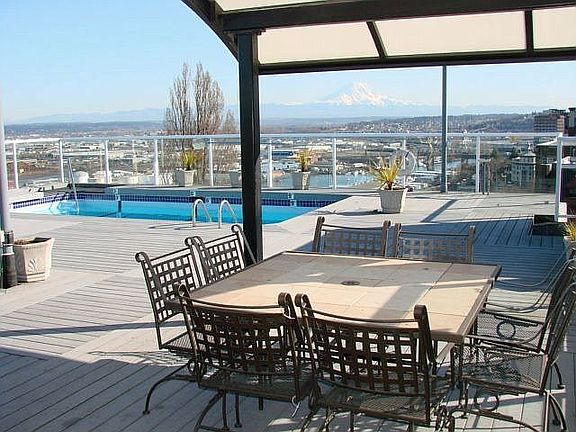 roof top pool & BBQ