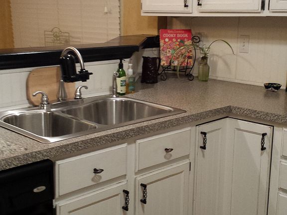 Kitchen & dining nook