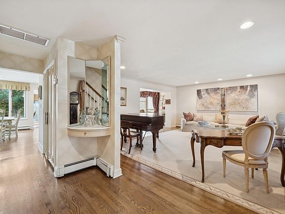 4th image of 1007 South End
